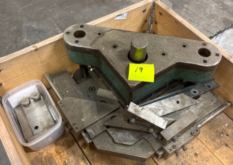 Corner cutting tool for eccentric press