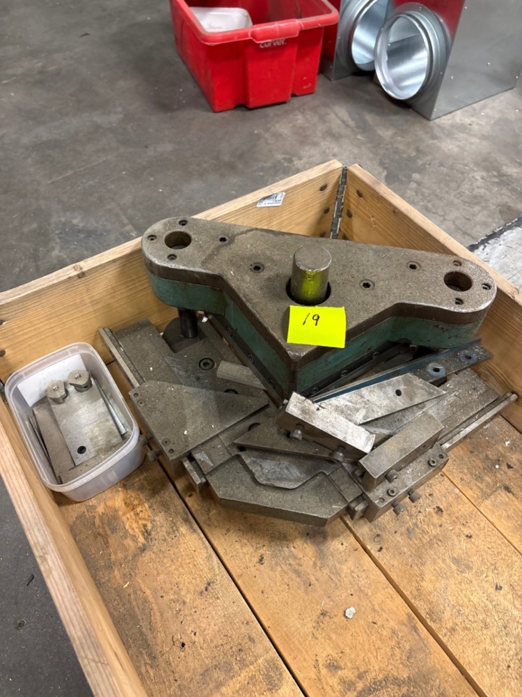 1536098-1 Corner cutting tool for eccentric press