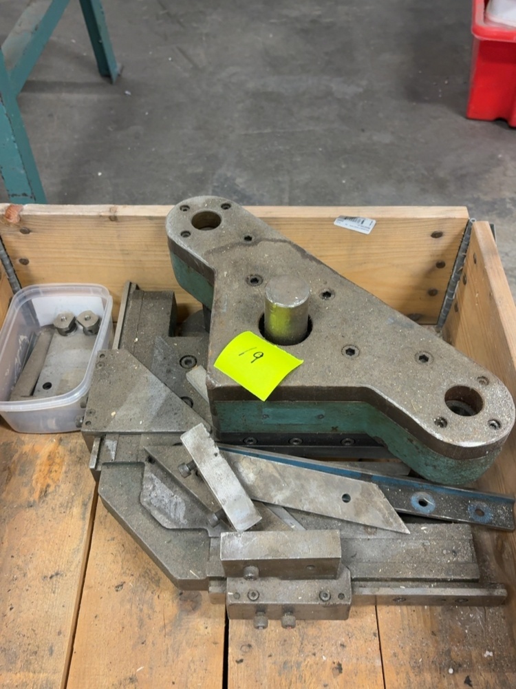 1536098-2 Corner cutting tool for eccentric press