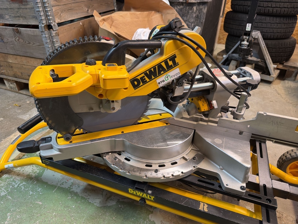 1566427-2 Kap- och gersåg på rullstativ - DeWalt DWS780-QS