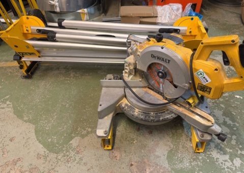 Miter saw with table saw - DeWalt DW777-QS