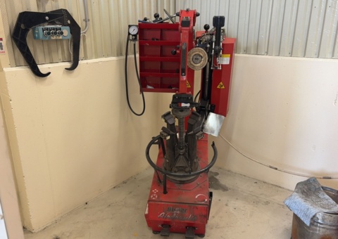 Tire machine - Butler 1051