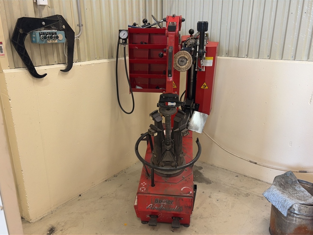 1525548-1 Tire machine - Butler 1051