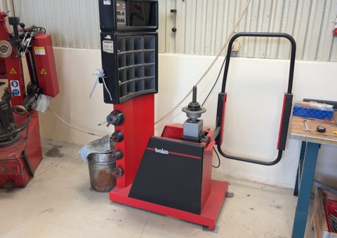 Tire balancing machine - Balco B995