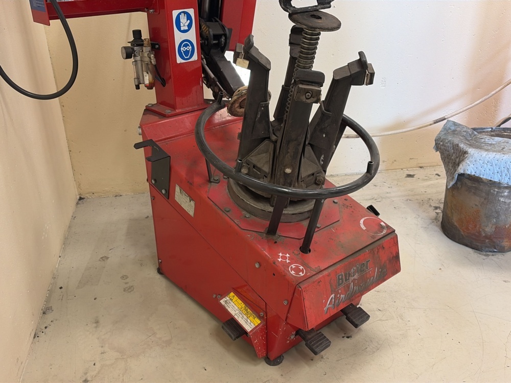 1525548-2 Tire machine - Butler 1051