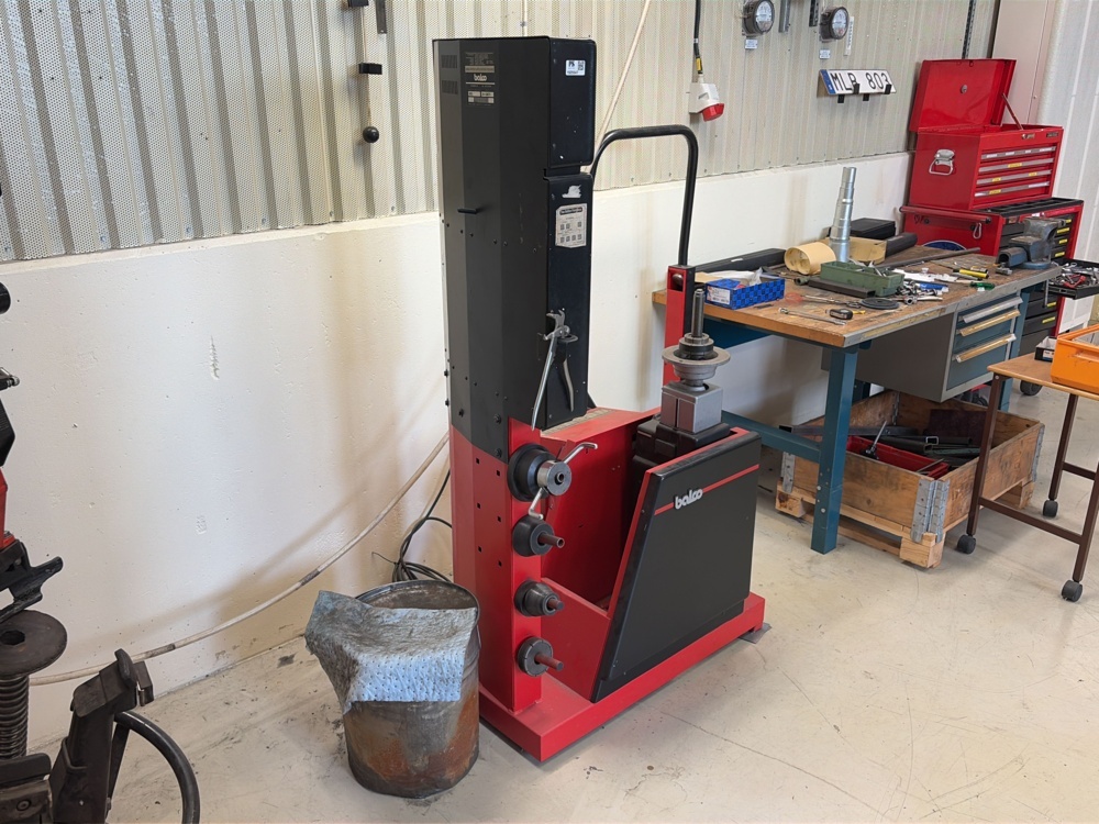 1525547-2 Tire balancing machine - Balco B995