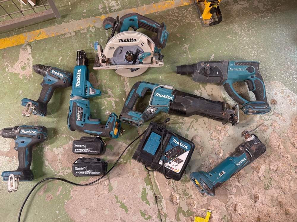 1566431-1 Tool kit - Makita