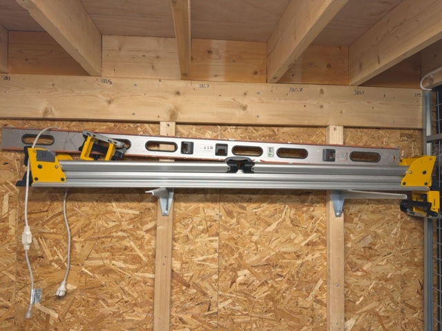 Sågbord och vattenpass - DeWalt / Hultafors på auktion i Västra Götaland, Sävedalen hos PS Auction
