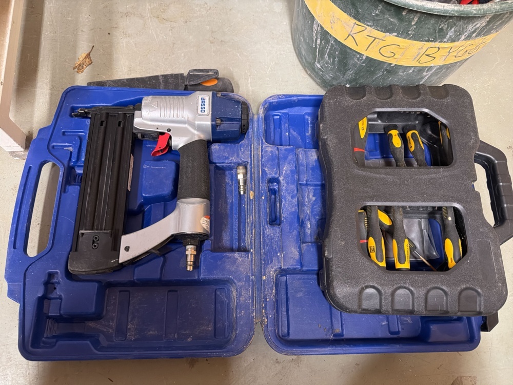 1566435-2 Construction supplies and hand tools