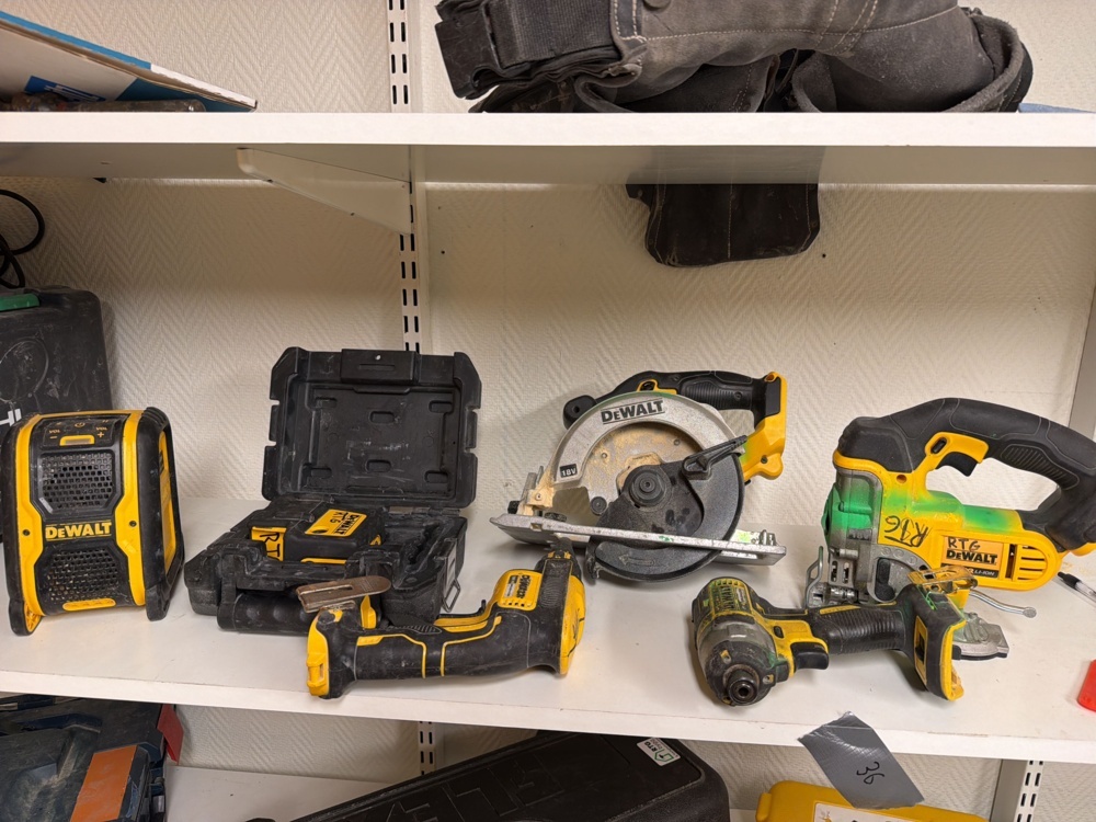 1566436-1 Tool kit (without batteries) - DeWalt