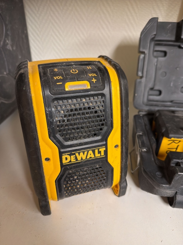 1566436-2 Tool kit (without batteries) - DeWalt