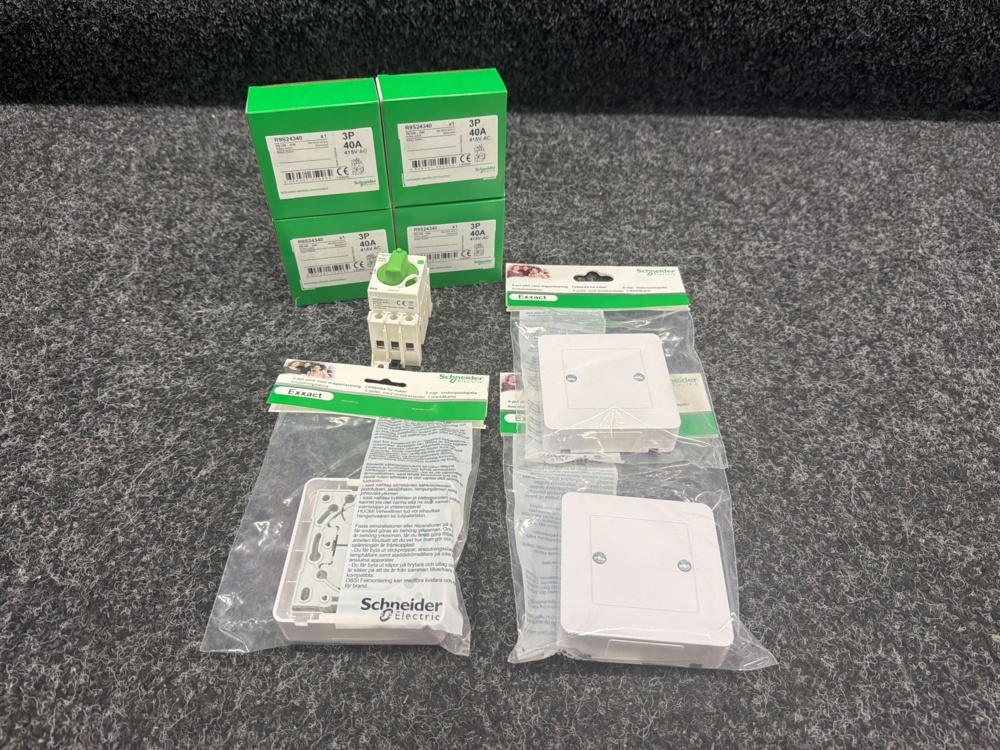 1584852-1 5 st Huvudbrytare R9S24340 & 3 st anslutningsdosor 5-polig, Schneider Electric