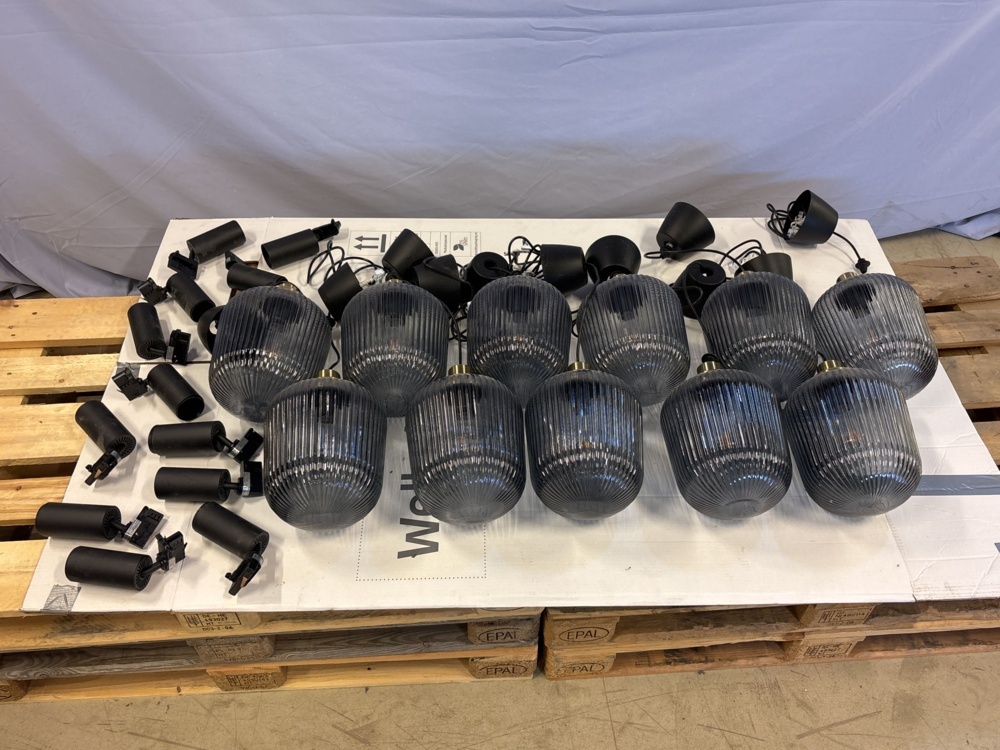 1511435-1 Samling med takbelysning - pendellampor och spotlights