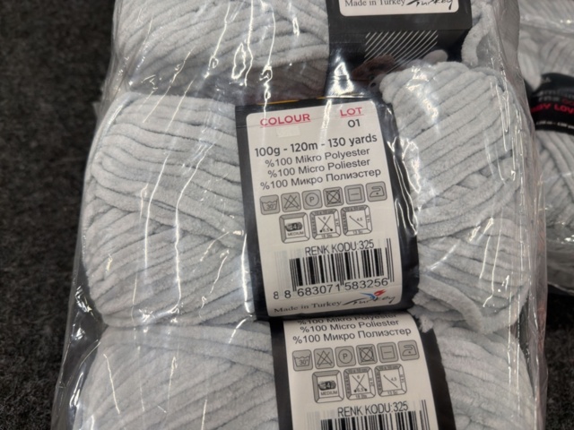 1582579-5 30 balls of yarn Velour yarn Babylove – chenille velvet yarn 100g