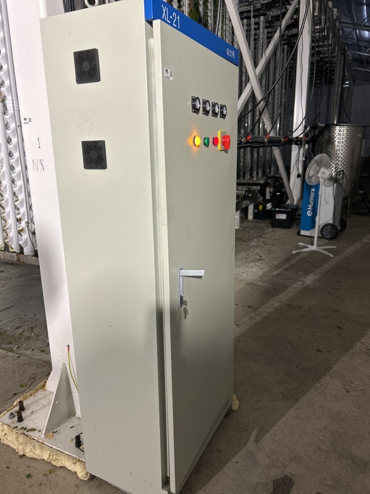1585225-2 Vertical farming facility