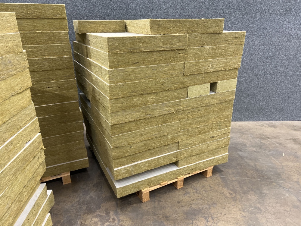 1585242-2 4 pallets of used Kanalbatts 95
