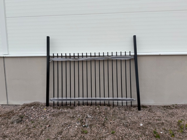 1585234-1 14.4 meter powder-coated black steel fence