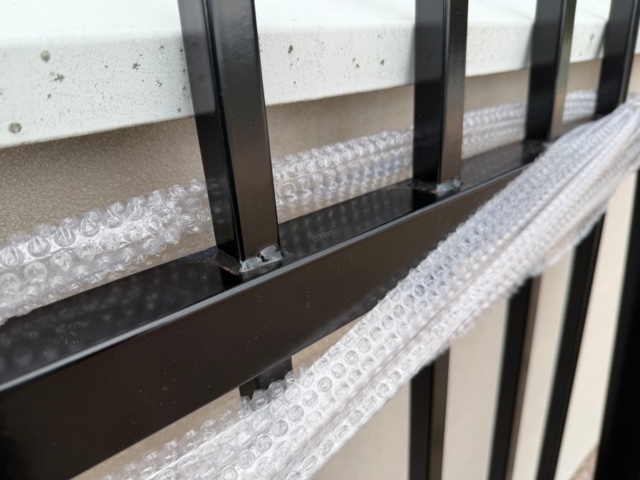 1585235-5 19.2 meter powder-coated black steel fence