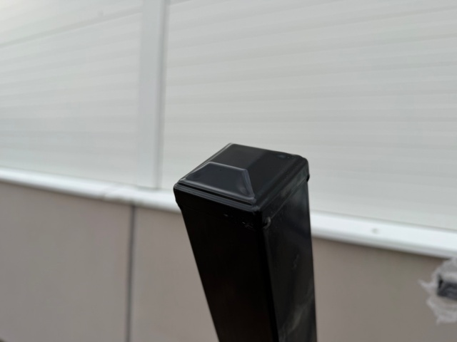 1585235-6 19.2 meter powder-coated black steel fence