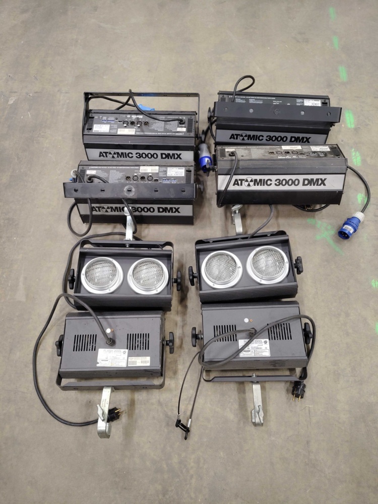 1582529-1 Scenbelysning - Martin Atomic 3000 DMX och Flash 2000L