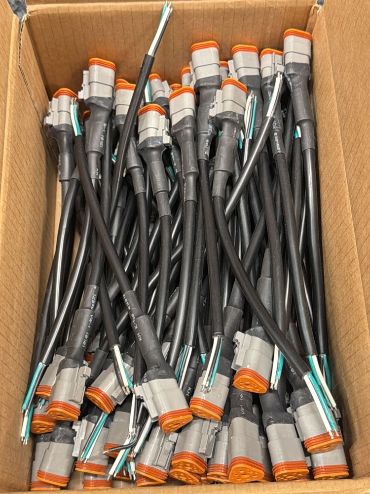 1585384-2 Approximately 90 pcs Connection cables/DT cables female 3-pin