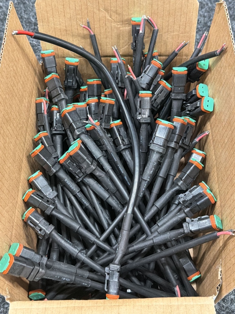 1585385-2 Approximately 100 pcs Connection cables / DT cables 2-pole