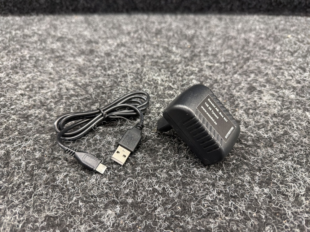 1585389-1 19 st Laddare - Micro USB-kabel