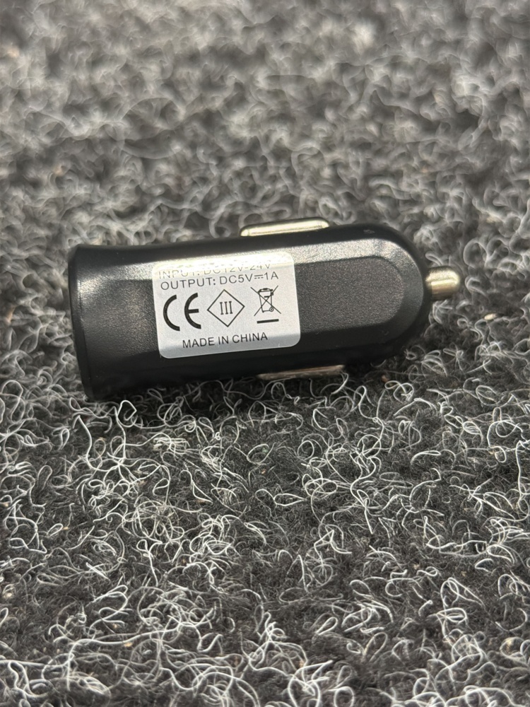 1585390-2 USB-billaddare & micro USB-kablar