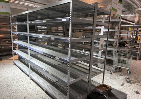 Shop fittings from bankruptcy estate