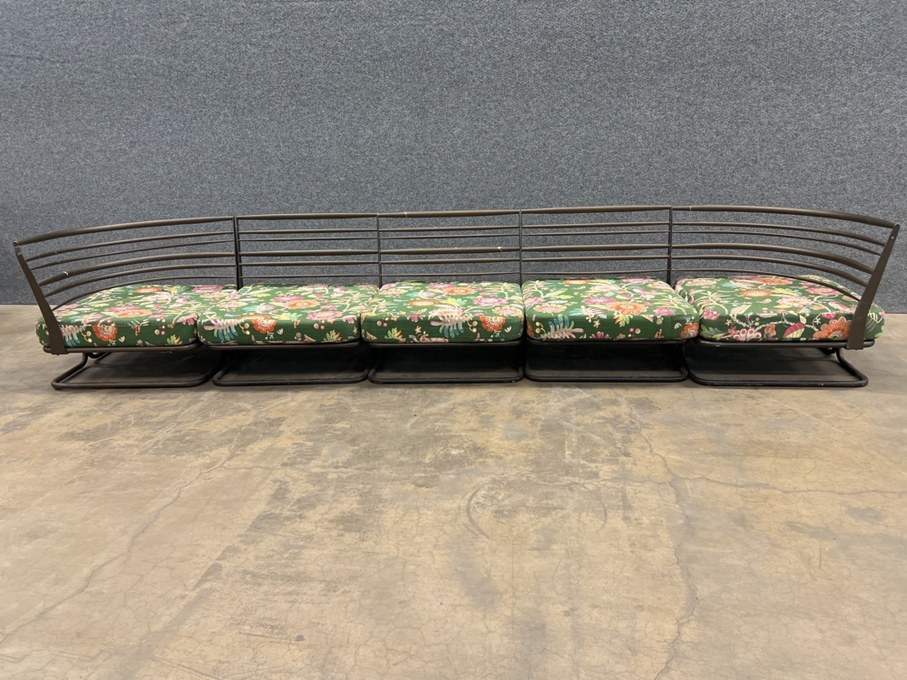 1585481-1 Outdoor sofa with iron frame & loose cushions