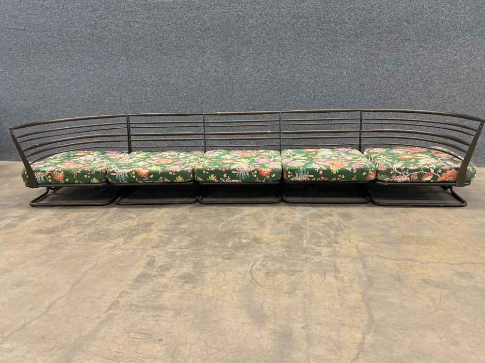 1585481-2 Outdoor sofa with iron frame & loose cushions