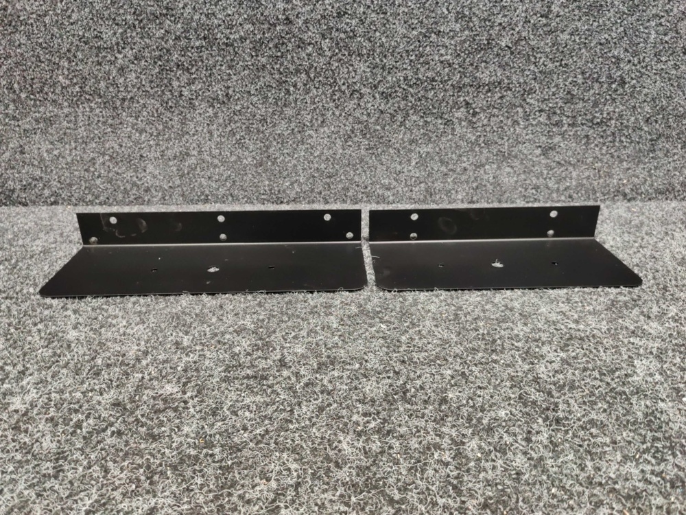 1585325-2 Angle brackets in two sizes