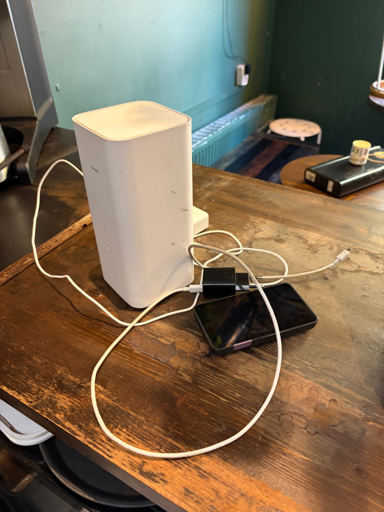 1532266-1 iZettle card reader and router