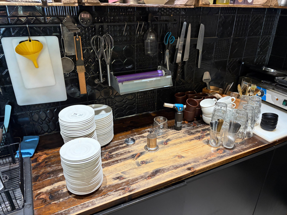 1532267-1 Plates, glasses, utensils etc. for café