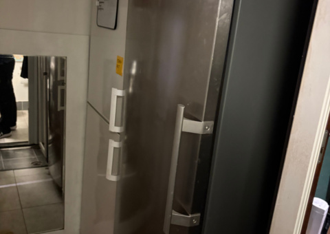 Refrigerator and fridge/freezer