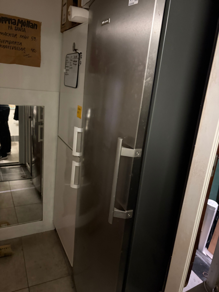 1532268-1 Refrigerator and fridge/freezer