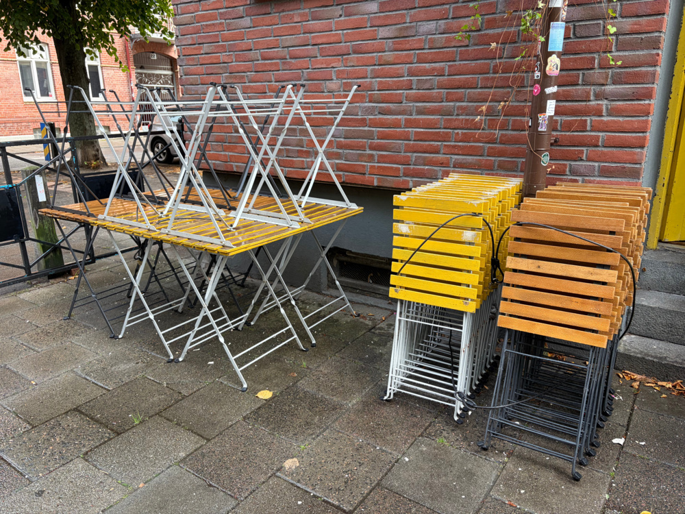 1532271-1 Cafébord med stolar