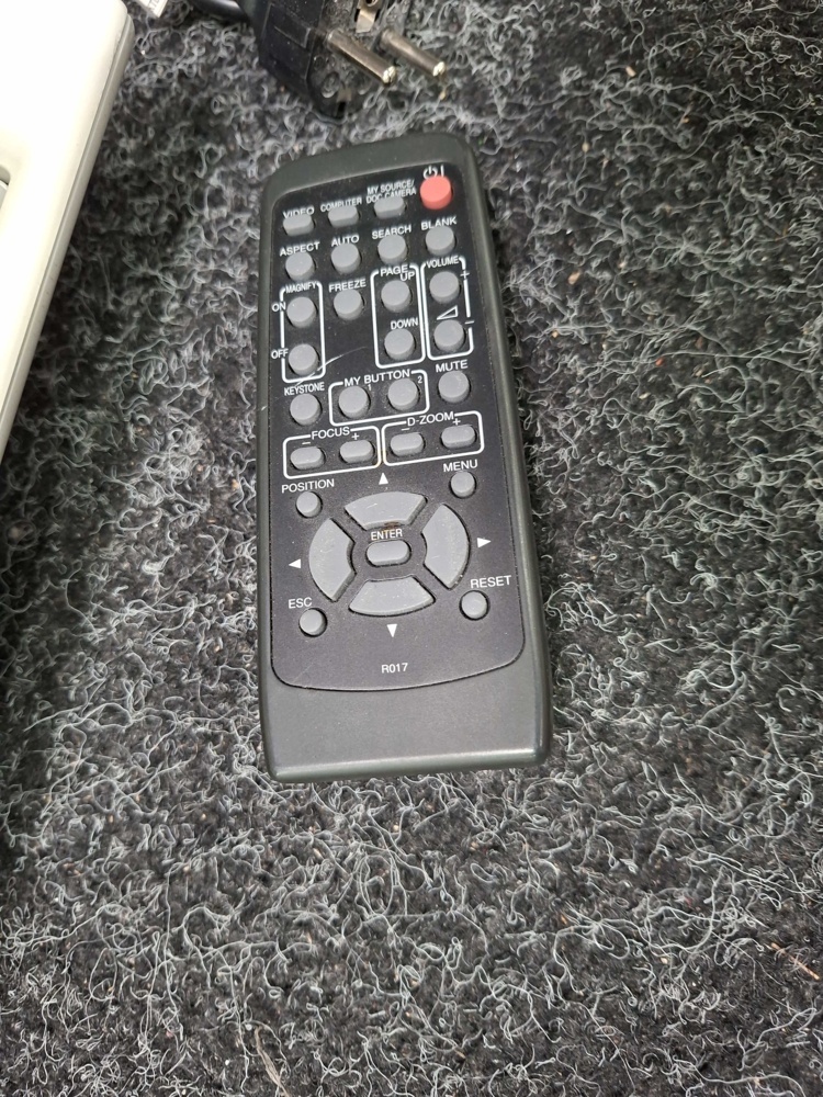 1581420-3 Projector Hitachi CP-AW2519N