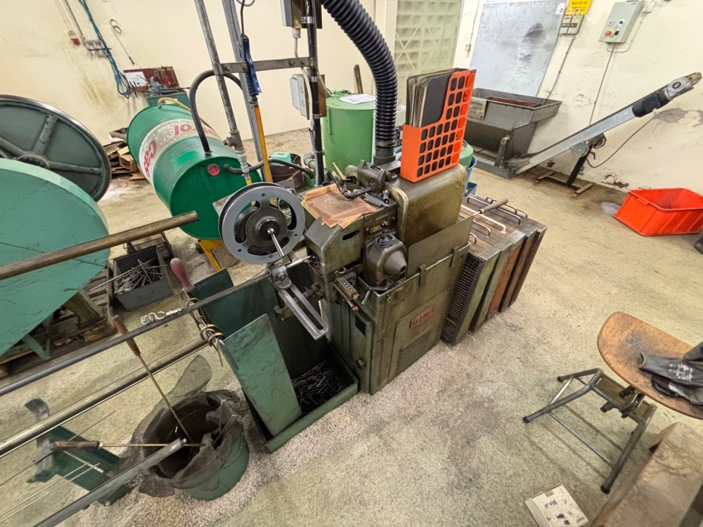 1563407-1 Automatsvarv med rörmatning – Traub TC 15