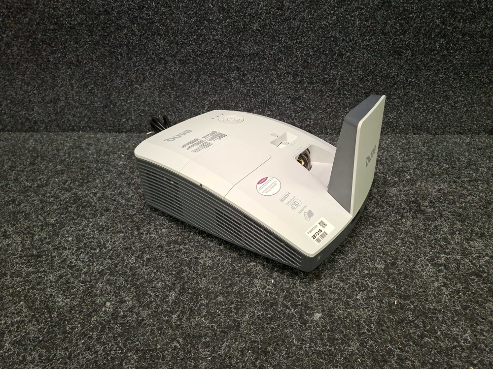 1581430-1 Projector Benq 9H.J8L77.24E
