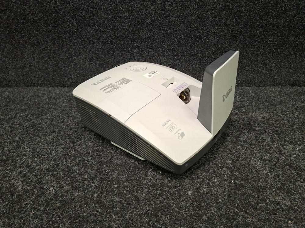 1581432-2 Projector Benq 9H.J8L77.26E