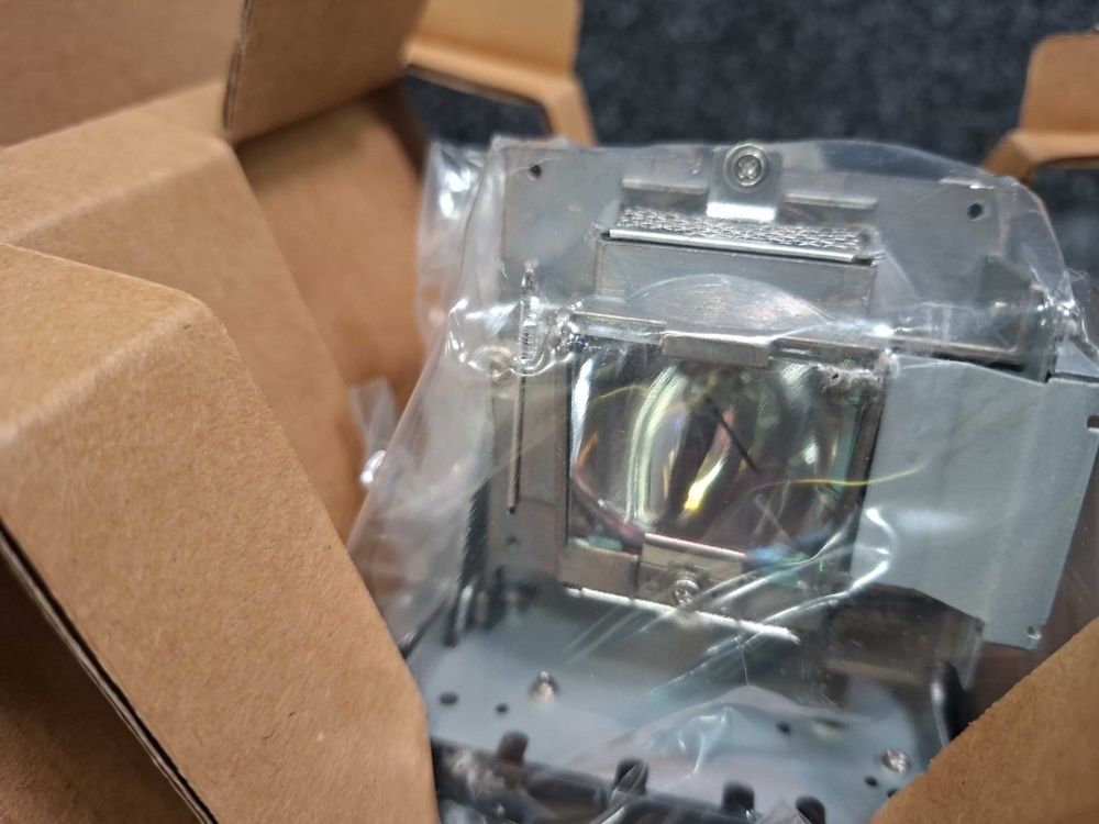 1581433-2 Projektorlampa Vivitek 5811118436-SW