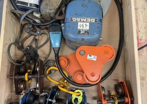2 hoists - DEMAG
