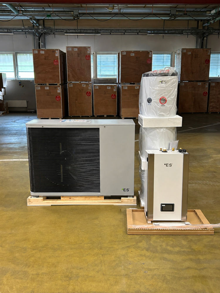1585599-1 9 kW air/water heat pump incl. buffer tank, easily connects to an existing heating system L3.65