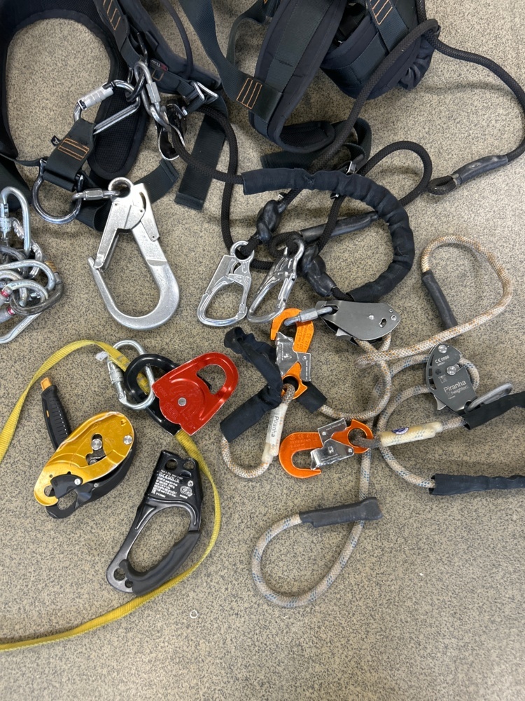 1545978-2 Fall protection kit for mast