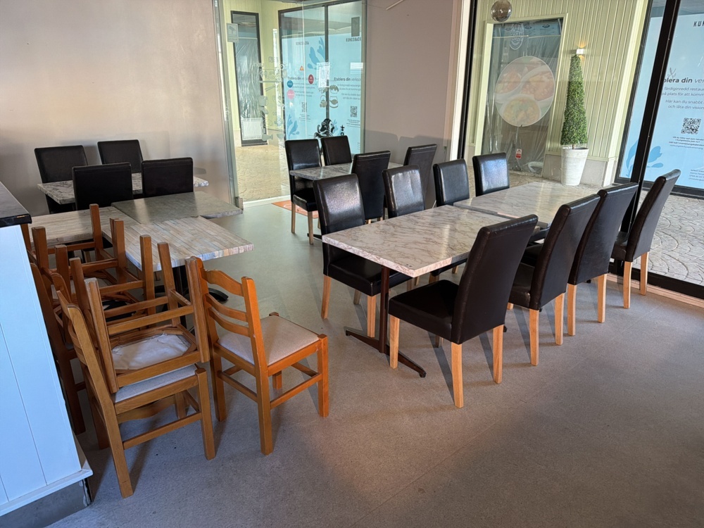 1552352-1 Tables 12 pcs and chairs 25 pcs