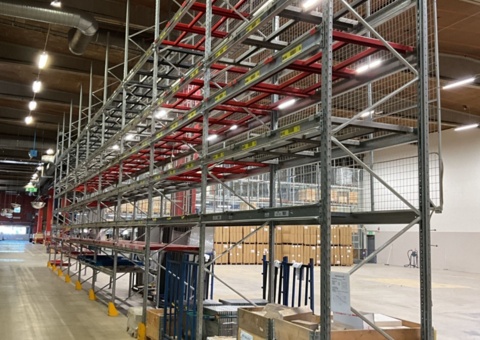 Pallet racking with shelves and fall protection