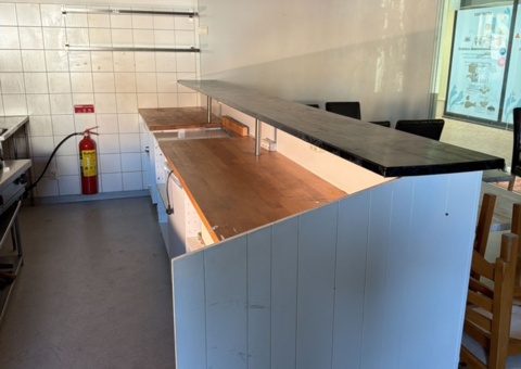 Cash desk 400 x 96 x 120 cm