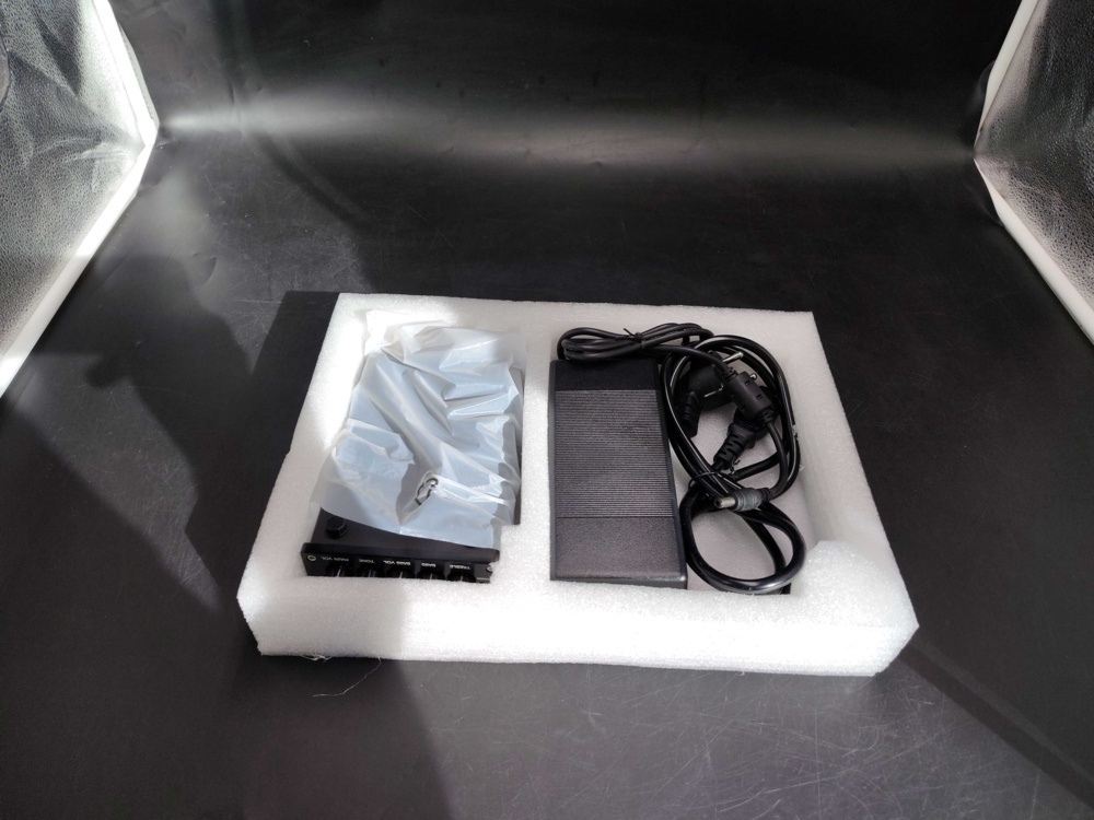 1582450-2 Mini amplifier with power adapter