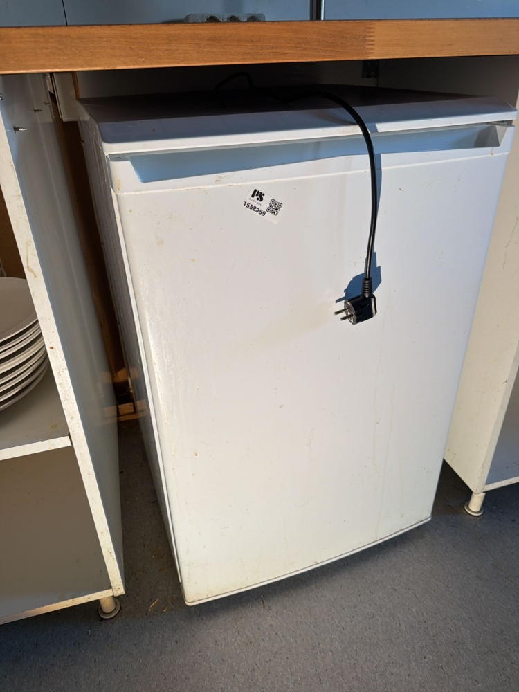 1552359-2 Refrigerator - Logic LUL55W20E